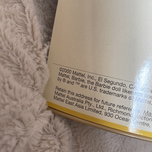 NRFB Celebration Barbie ~ 2000 🎊 - Picture 10 of 12